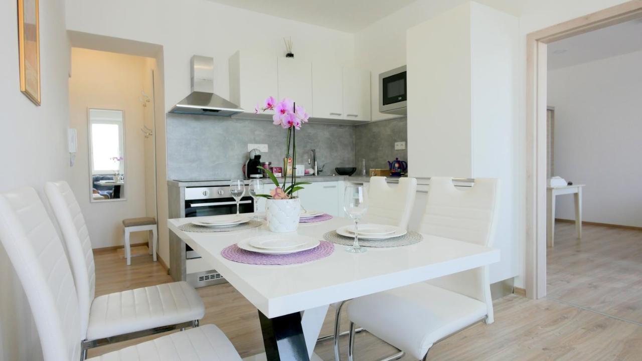 Apartman U Louckeho Klastera 2 Plus Kk Znojmo Kültér fotó